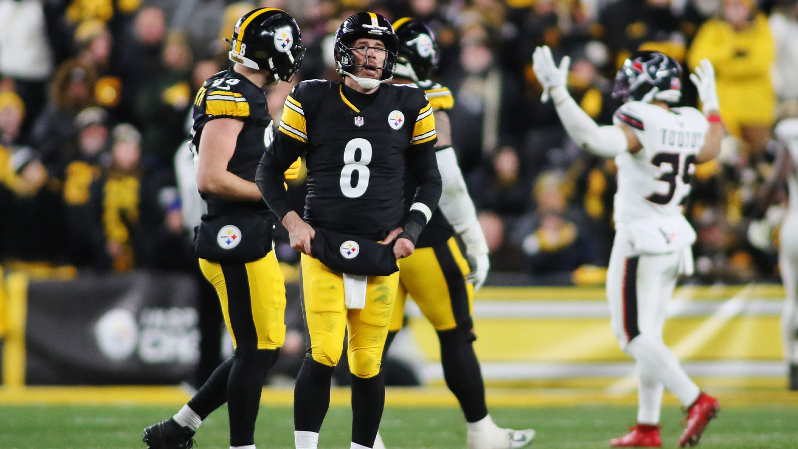 The new Steelers signing who seems certain Aaron Rodgers is coming back