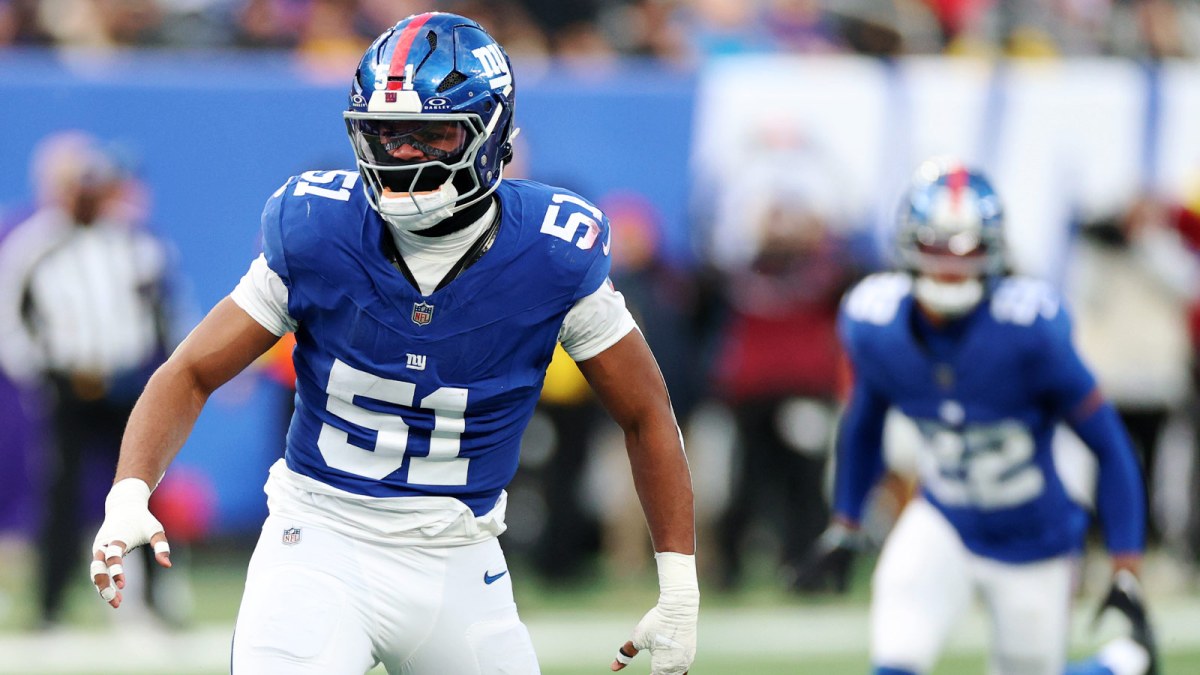 New York Giants edge rusher Abdul Carter with his old jersey number.