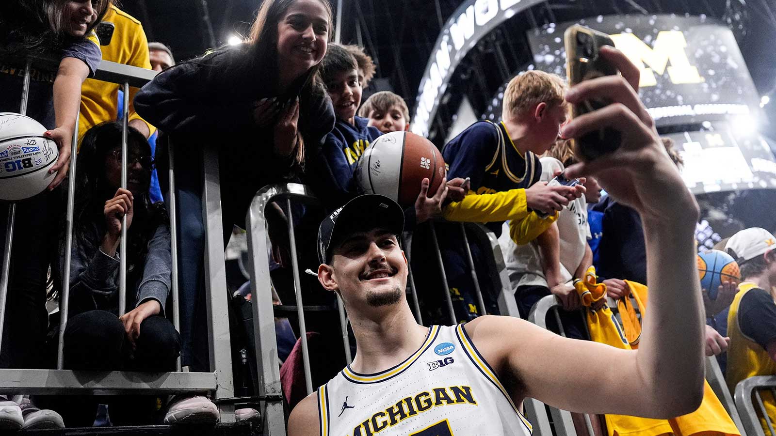 Michigan center Aday Mara (15) takes selfie with fans after winning the NCAA Tournament Midwest Regional Championship by 95-62 win over Tennessee at United Center in Chicago on Sunday, March 29, 2026.