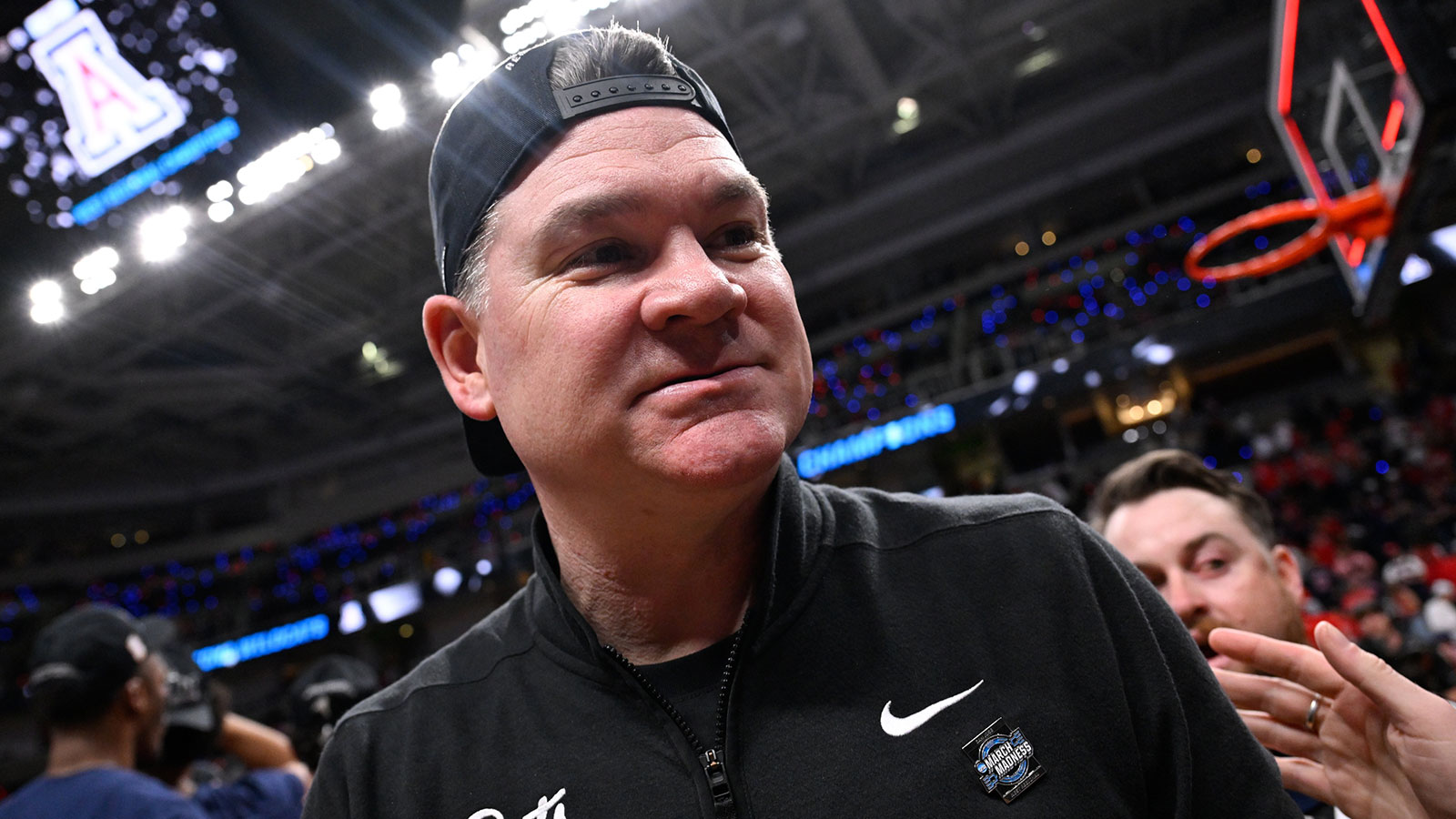 Arizona HC Tommy Lloyd focused on March Madness amid North Carolina coaching rumors