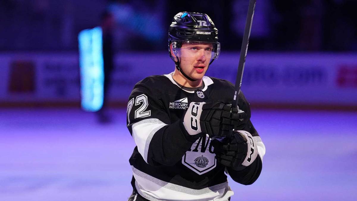 LA Kings left wing Artemi Panarin (72) is recognized as the second star of the night after the game against the New York Islanders at Crypto.com Arena.