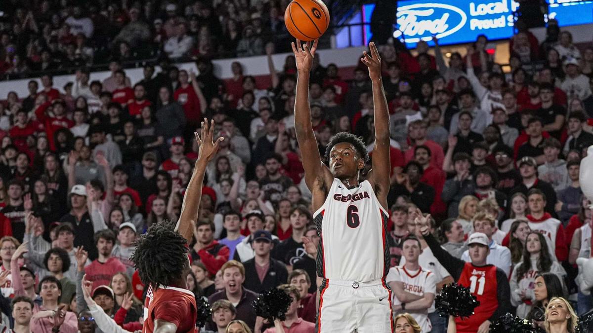 Georgia Bulldogs forward Kanon Catchings (6) shoots against the Alabama Crimson Tide during the first half at Stegeman Coliseum.