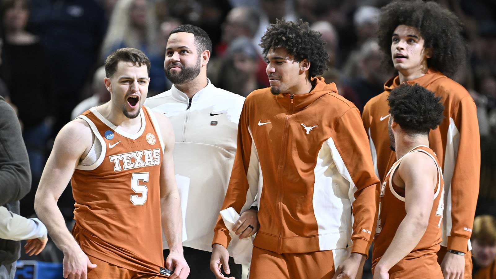 Camden Heide breaks down 3-point shot to put Texas past Gonzaga
