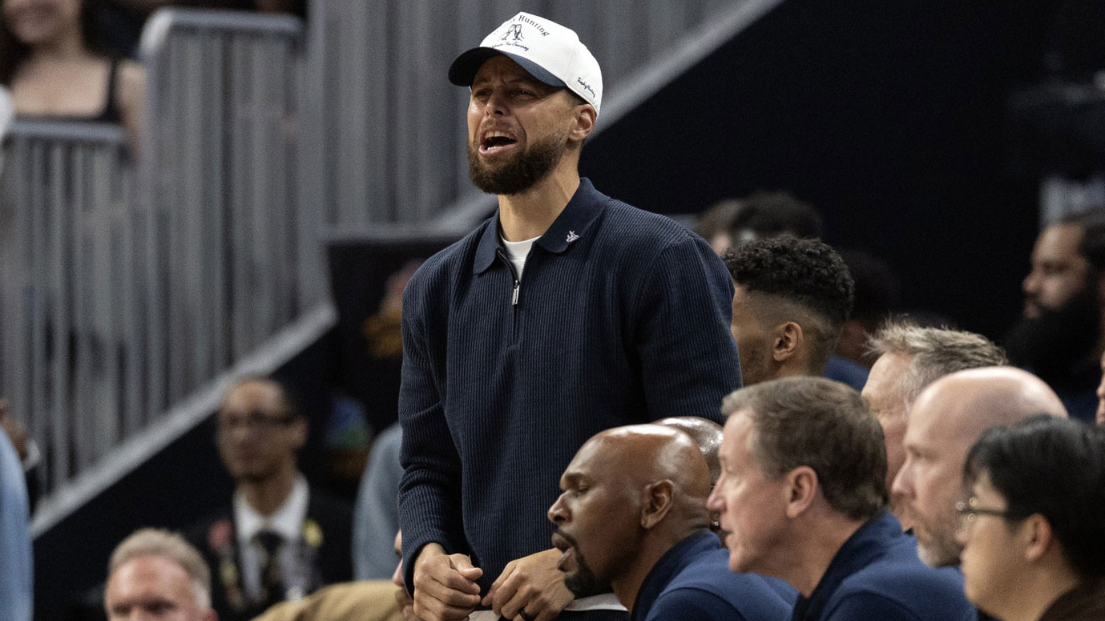 Insider claims Stephen Curry expects a star will be joining him on Warriors this offseason