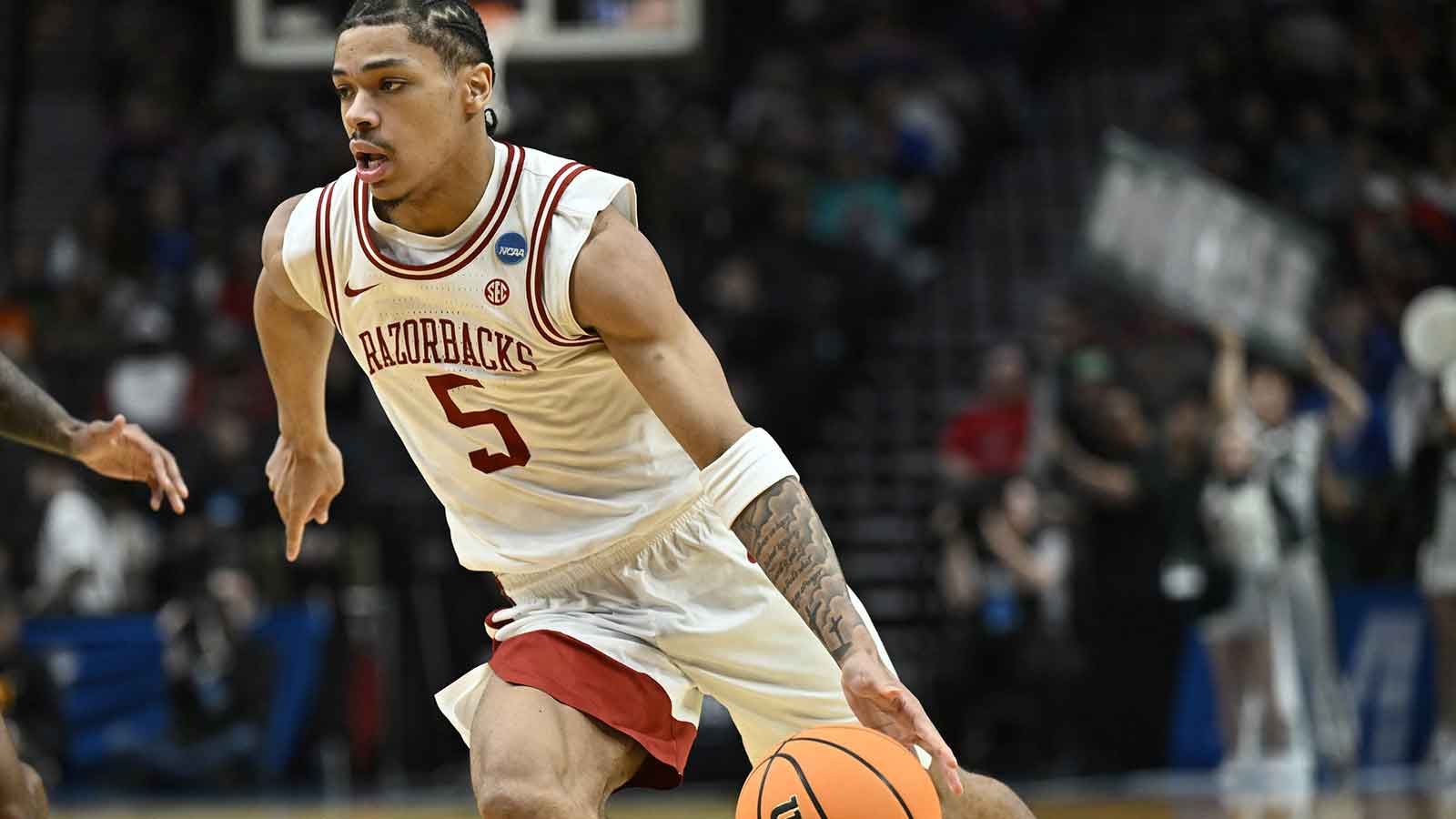 Arkansas star Darius Acuff Jr. sets 30-year assists record vs. Hawaii