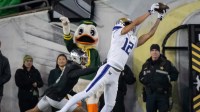Washington wide receiver Denzel Boston hauls in a catch as the No. 1 Oregon Ducks host the Washington Huskies.