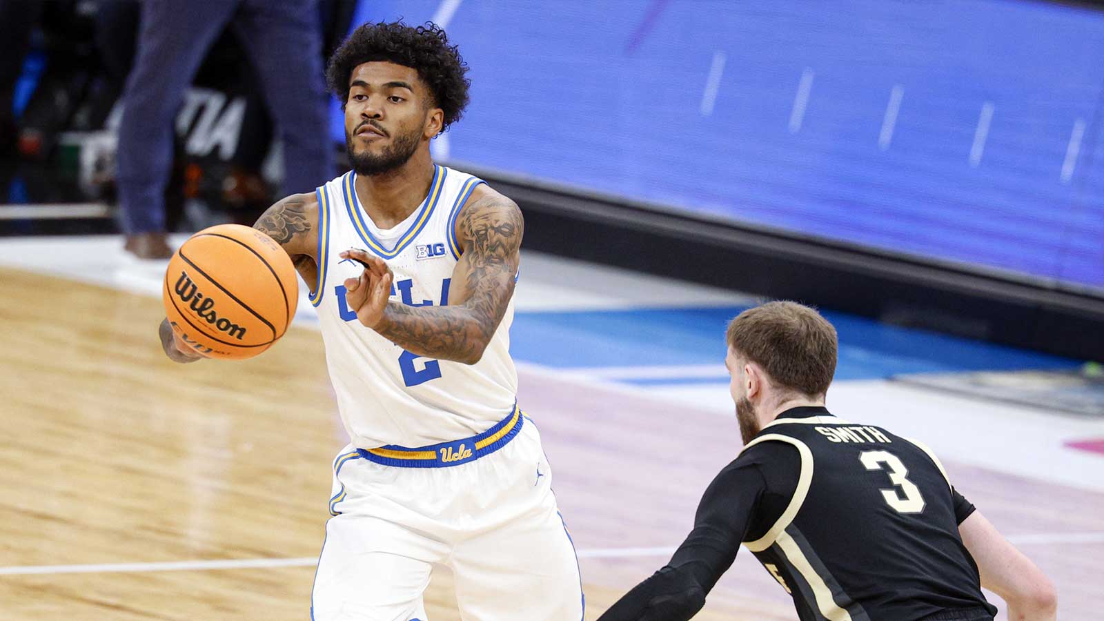 UCLA star suffers scary leg injury versus Purdue