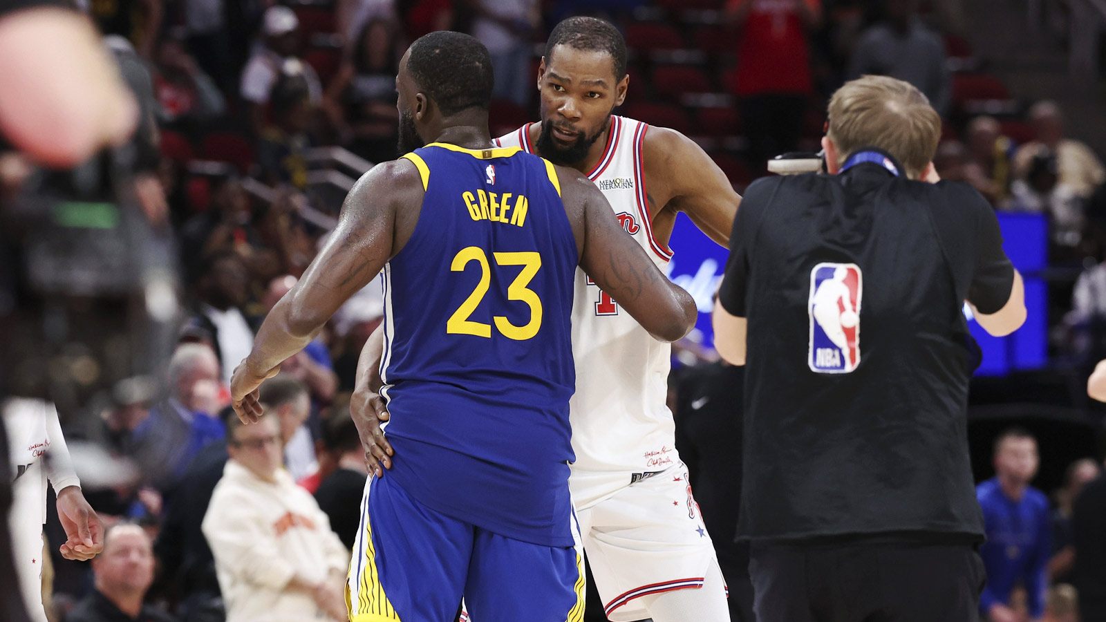 Oklahoma City Thunder guard Shai Gilgeous-Alexander (2) shoots as Golden State Warriors forward Draymond Green (23) defends during the first half at Paycom Center.