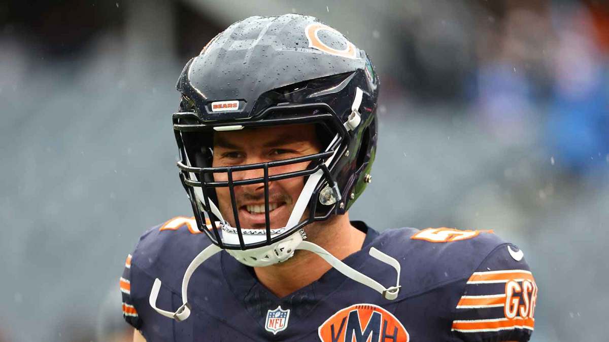 Chicago Bears center Drew Dalman (52) practices against the New Orleans Saints before the game at Soldier Field.