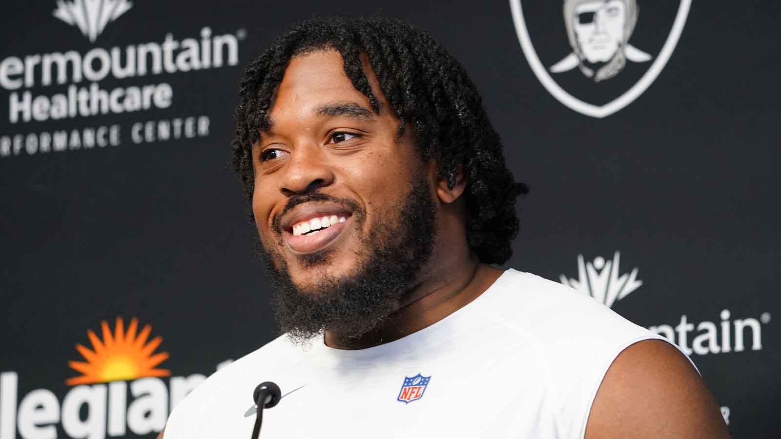 Jets sign ex-Raiders IOL to $20 million contract