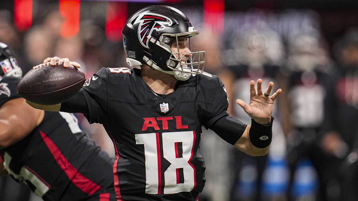 Atlanta Falcons quarterback Kirk Cousins (18) passes the ball against the New Orleans Saints during the second half at Mercedes-Benz Stadium.