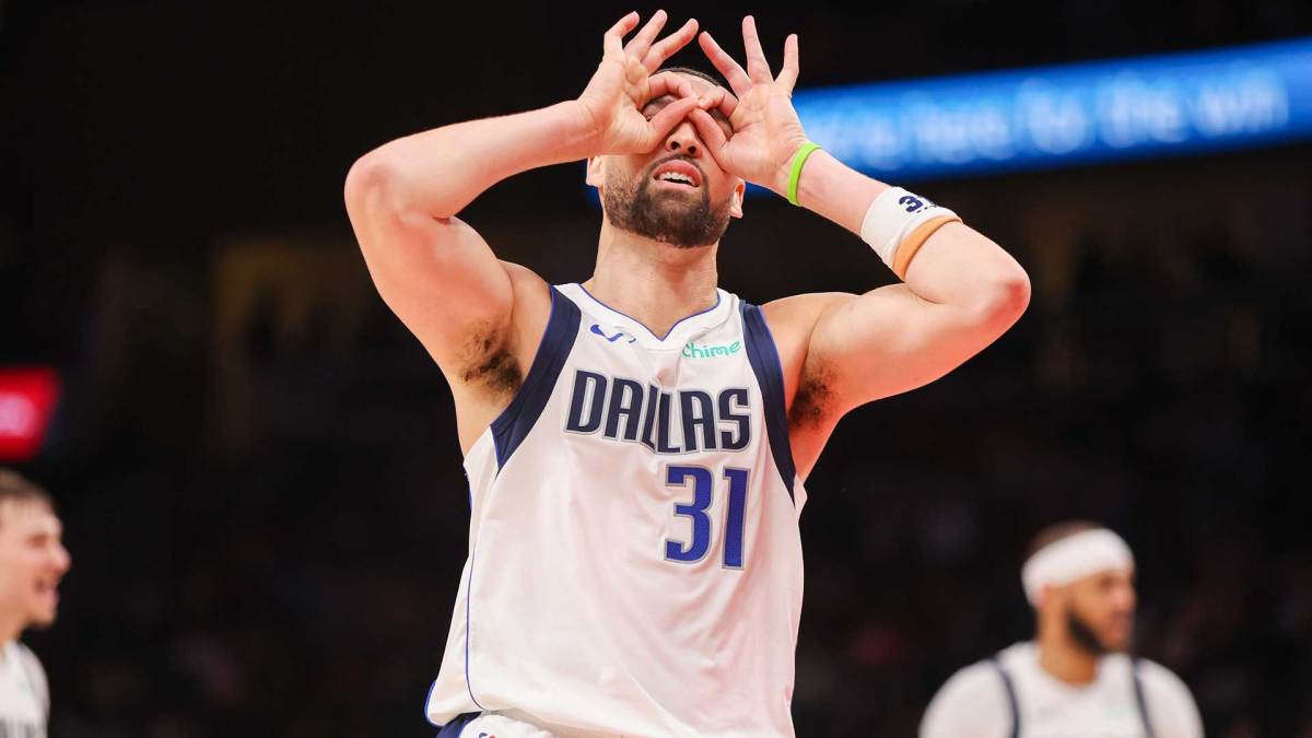 Klay Thompson praises Mavericks fans and fan support, pointing to his growing connection with Dallas and the impact of the city’s energy.