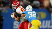 Kansas City Chiefs tight end Travis Kelce (87) runs against Los Angeles Chargers safety Alohi Gilman (32) in the first quarter during a NFL game at Corinthians Arena.