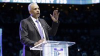 Hornets celebrate Dell Curry’s emotional jersey retirement speech in a historic, unforgettable moment for the franchise and fans.