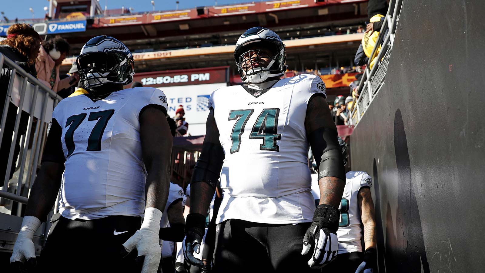 Eagles re-sign fan favorite OL on 1-year deal