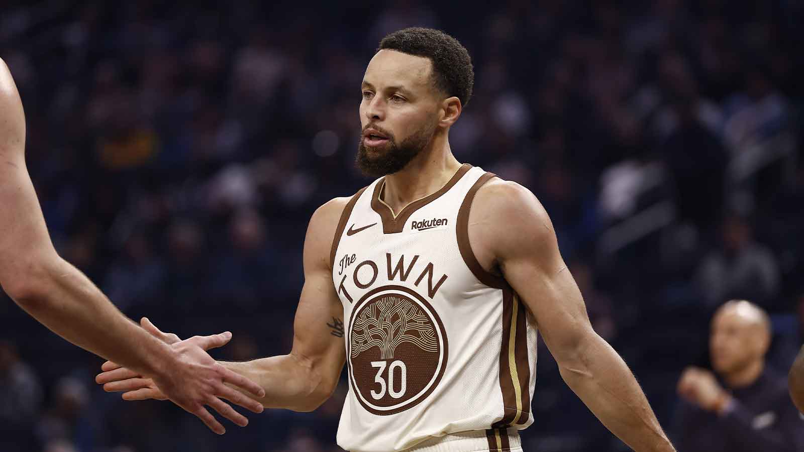 Warriors announce new Stephen Curry timeline amid concerning injury