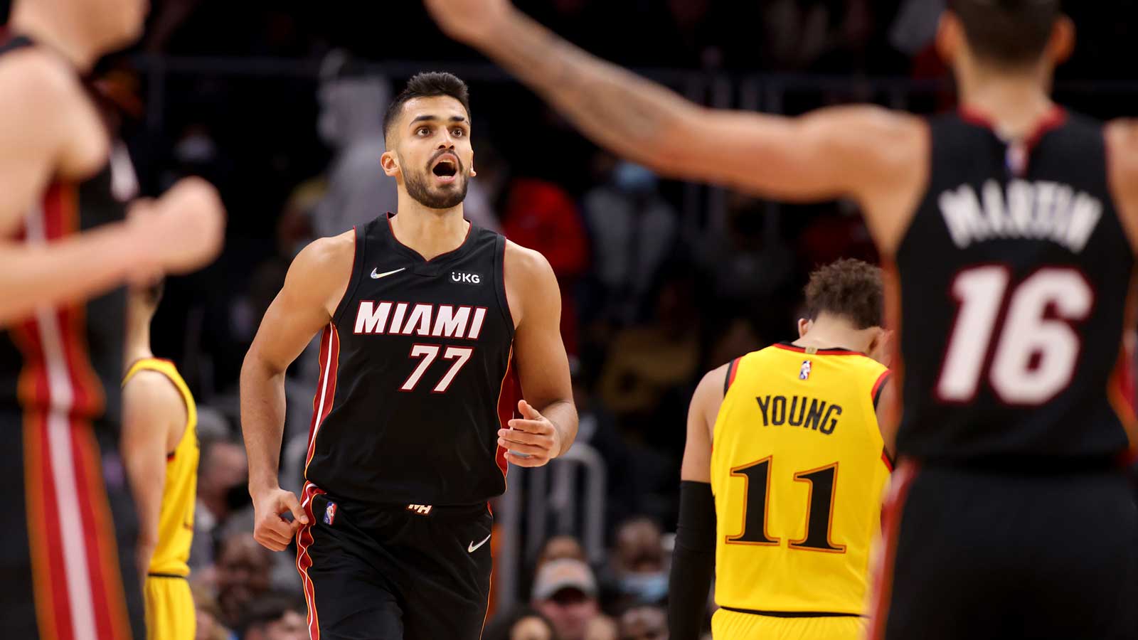 Warriors agree to contract with ex-Heat center