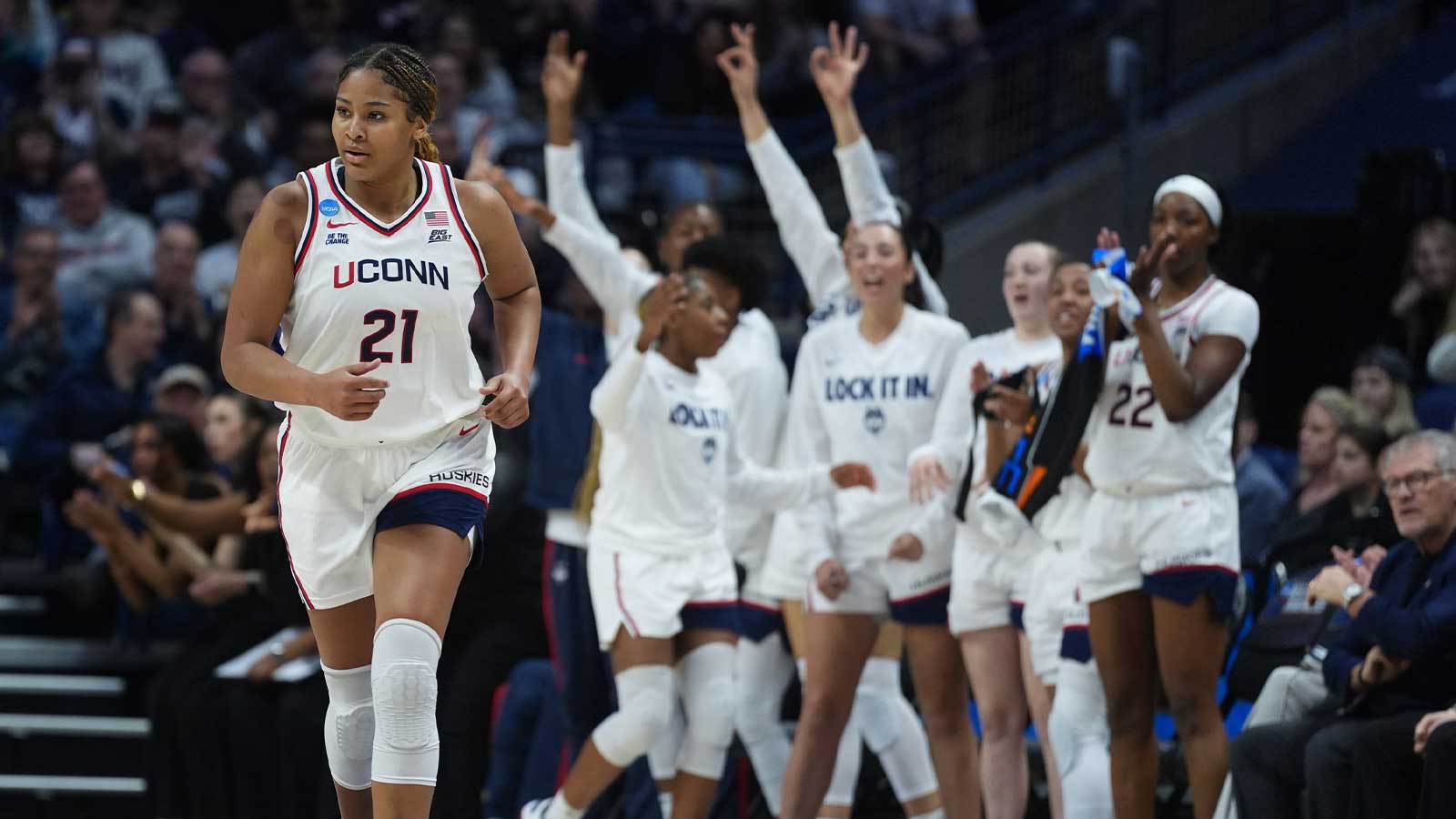Sarah Strong makes UConn single season history
