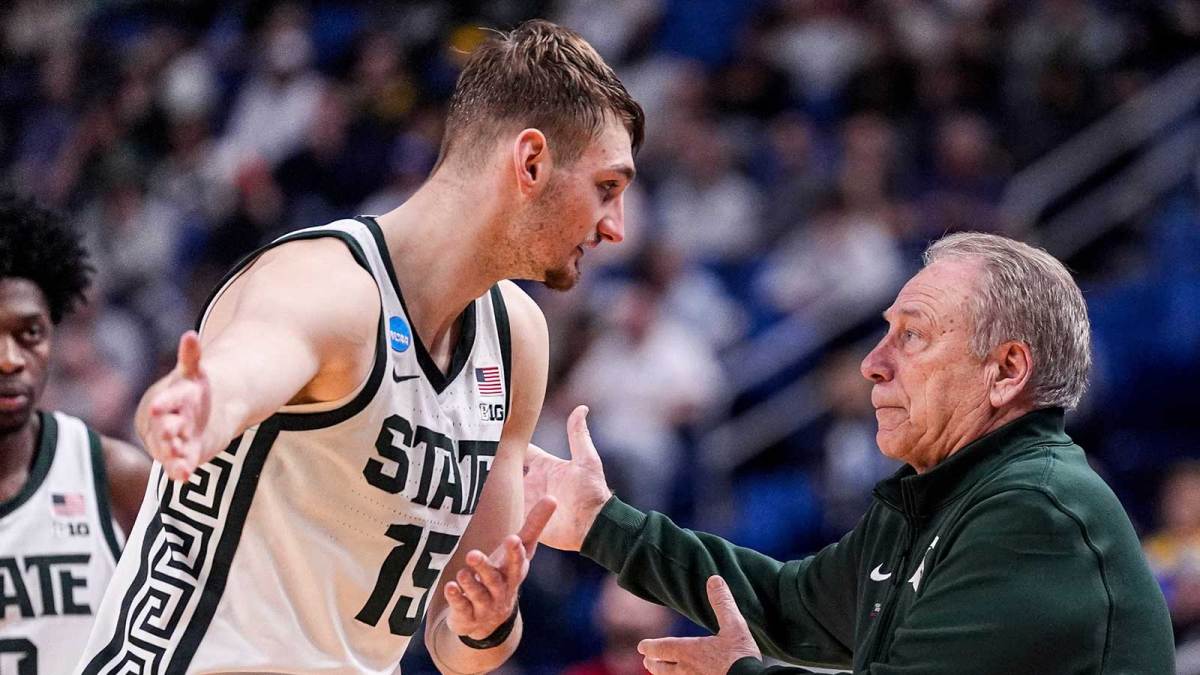Michigan State center Carson Cooper (15) talks to head coach Tom Izzo after a play against Louisville during the second half of NCAA Tournament Second Round at KeyBank Center in Buffalo on Saturday, March 21, 2026.
