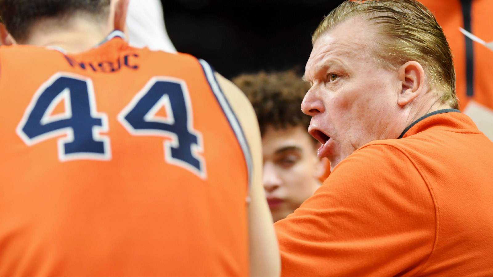 Illinois has full-on squirt gun fight in locker room after win over Iowa