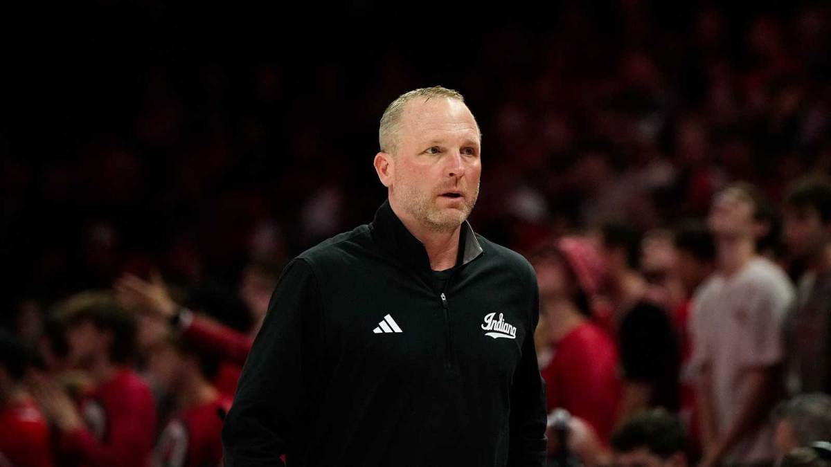 Indiana Hoosiers head coach Darian Devries reacts in the first half of the NCAA game at Value City Arena.