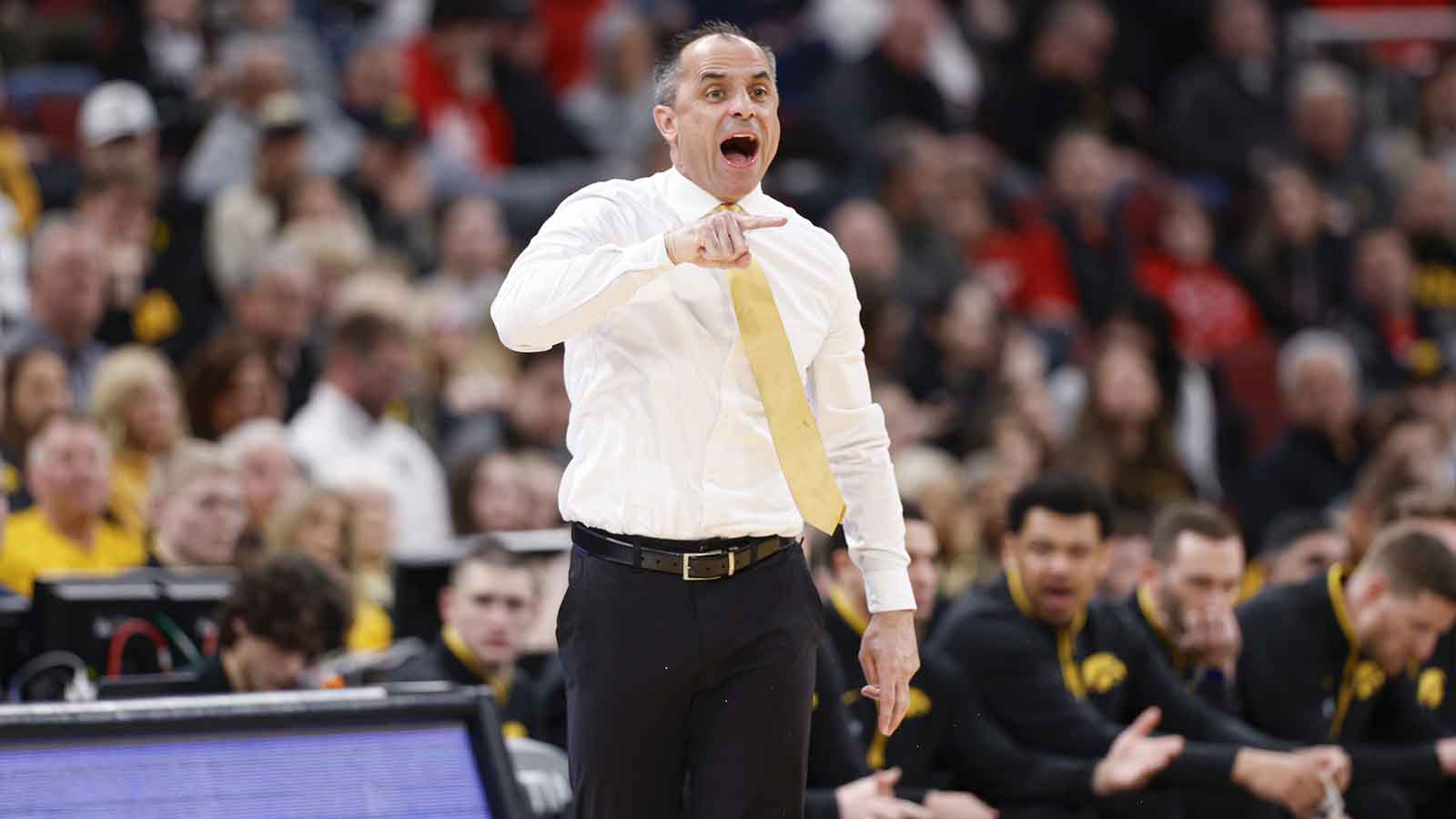 Iowa basketball’s Ben McCollum defends ‘vet move’ that backfired in Ohio State loss