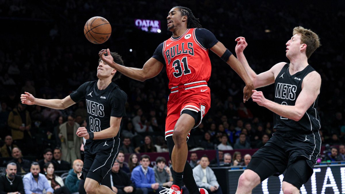 Chicago Bulls guard Jaden Ivey (31) is fouled by Brooklyn Nets guard Nolan Traore (88) during the first quarter at Barclays Center