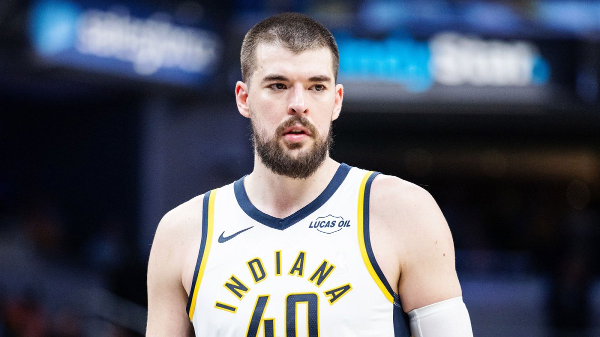 Indiana Pacers center Ivica Zubac (40) in the first half against the Phoenix Suns at Gainbridge Fieldhouse.