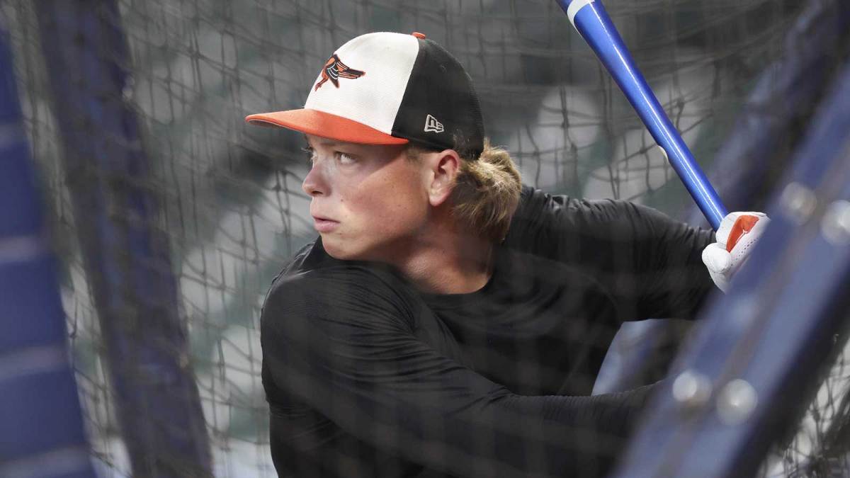 Baltimore Orioles second baseman Jackson Holliday (7) takes batting practice before the game against the Houston Astros at Daikin Park.