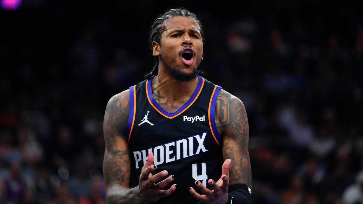 Suns guard Jalen Green (4) reacts after a no-call on his layup against the Bucks during a game at the Mortgage Matchup Center in Phoenix, on March 21, 2026.