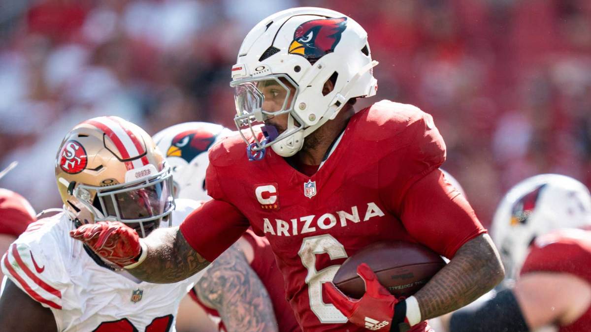 Arizona Cardinals running back James Conner (6) during the third quarter against the San Francisco 49ers at Levi's Stadium.