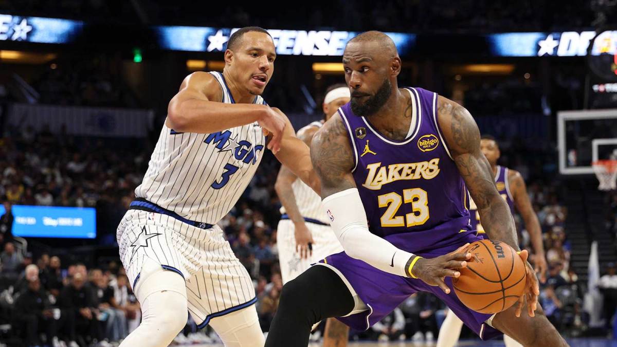 Los Angeles Lakers forward LeBron James (23) drives to the basket past Orlando Magic guard Desmond Bane (3) in the second quarter at Kia Center.