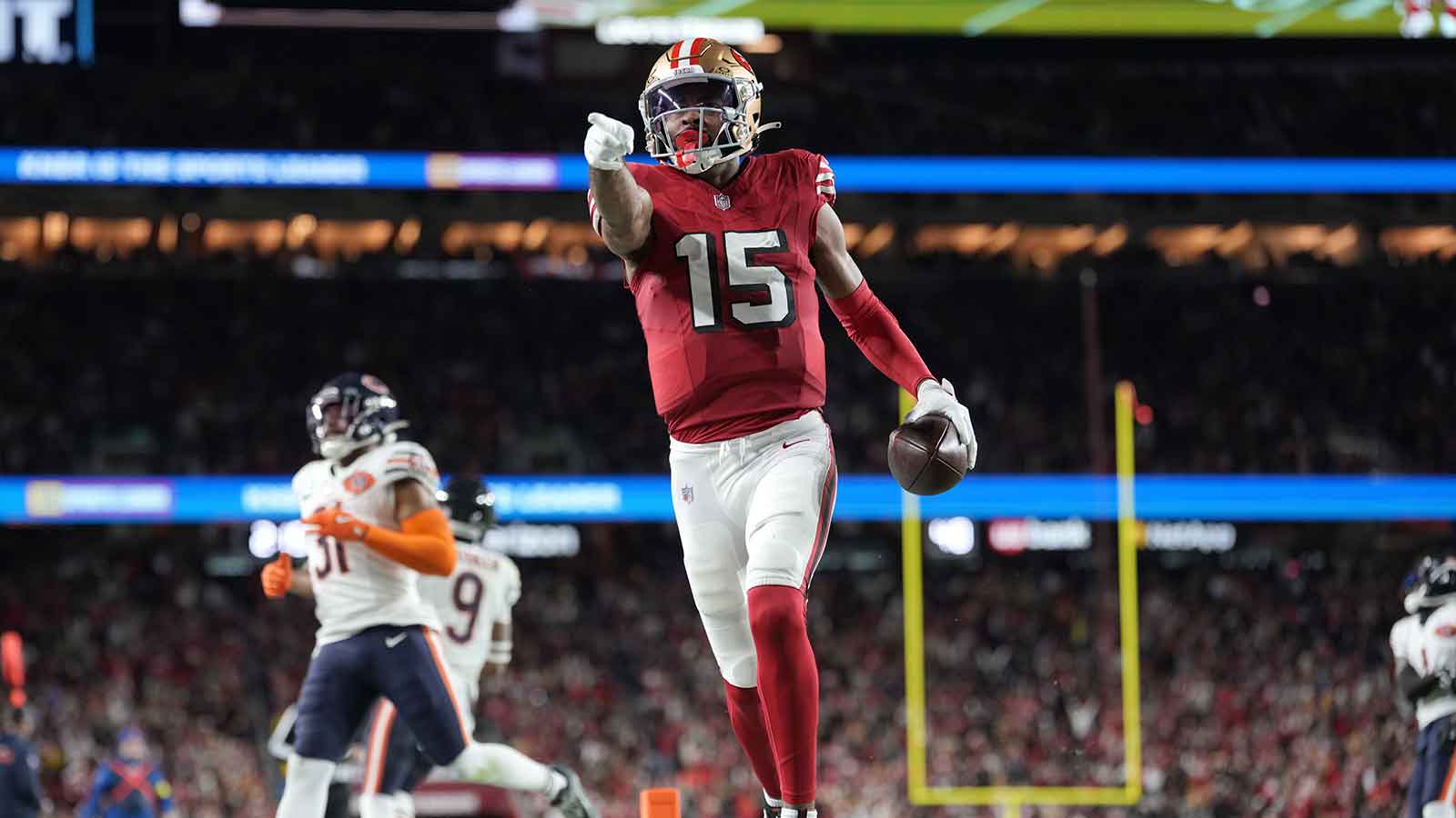 San Francisco 49ers wide receiver Jauan Jennings (15) runs to score a touchdown against the Chicago Bears in the second half at Levi's Stadium. 