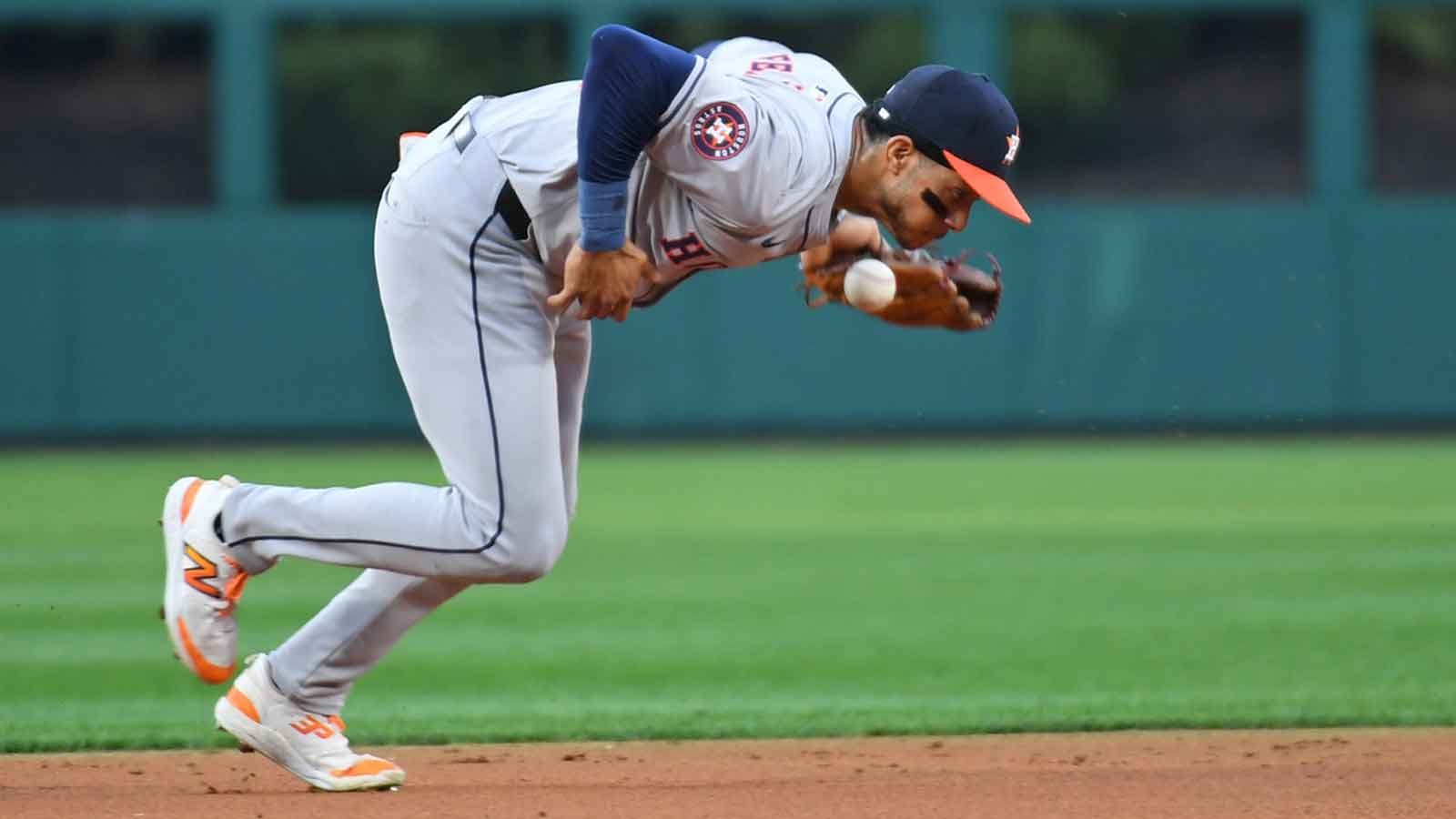 Astros shortstop Jeremy Pena yanked from Dominican Republic WBC exhibition with finger injury