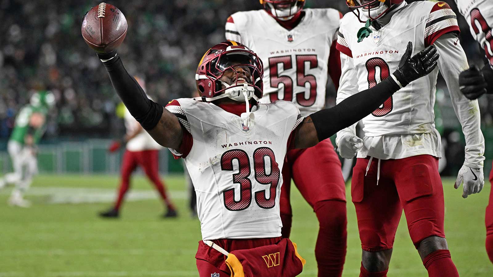 Commanders extend 8-year veteran safety, special teams ace