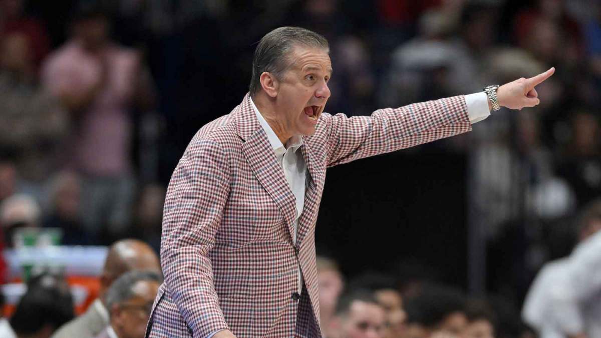 Arkansas Razorbacks head coach John Calipari reacts to a play against the Vanderbilt Commodores in the second half during the men's SEC Conference Tournament Championship at Bridgestone Arena.