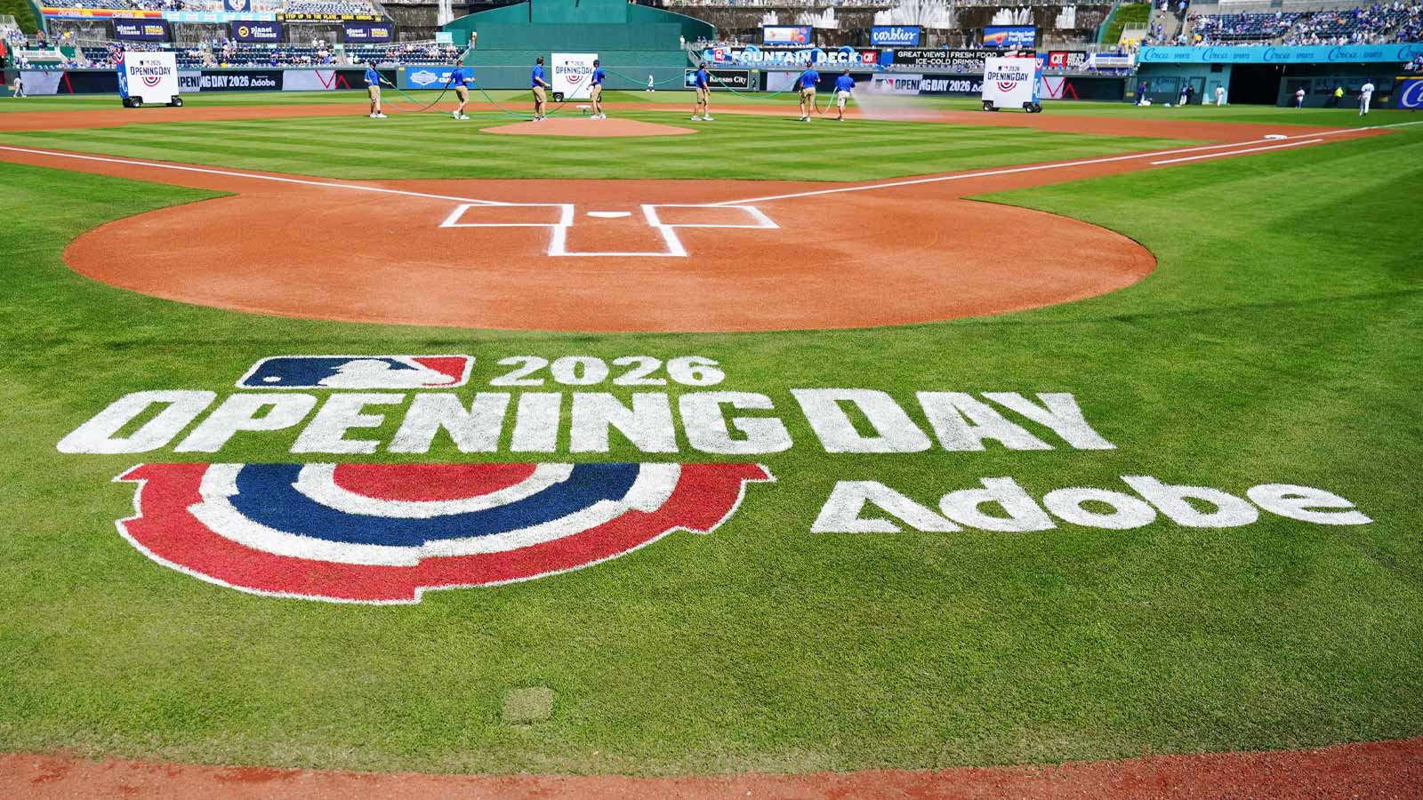 Royals honor Terrance Gore with emotional 1st pitch before home opener