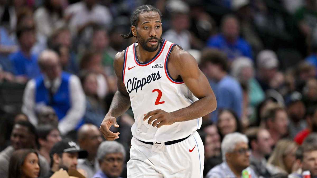 LA Clippers forward Kawhi Leonard (2) runs back up court during the second half against the Dallas Mavericks at the American Airlines Center.
