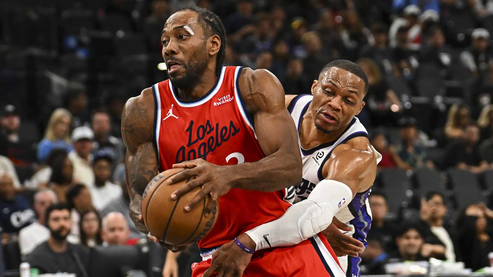 Clippers’ Kawhi Leonard exits Kings showdown with ankle injury