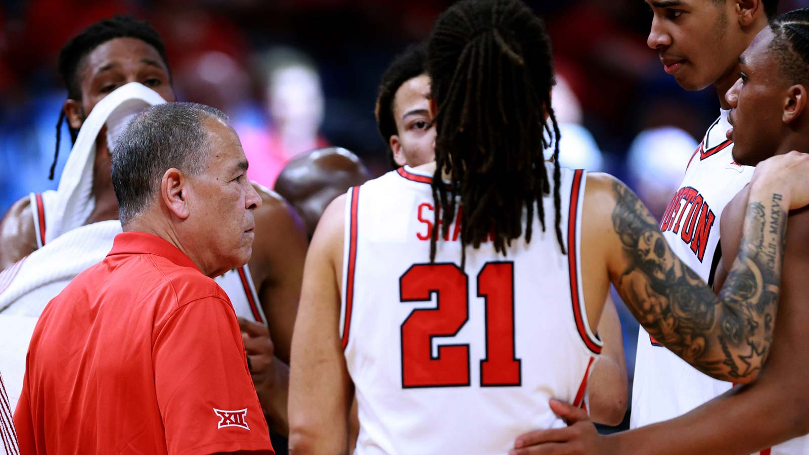 Houston head men's coach Kelvin Sampson talks to the team in the huddle during a second-round game in the NCAA men's basketball tournament between Houston Cougars and Texas A&M Aggies at Paycom Center in Oklahoma City, Saturday March 21, 2026.