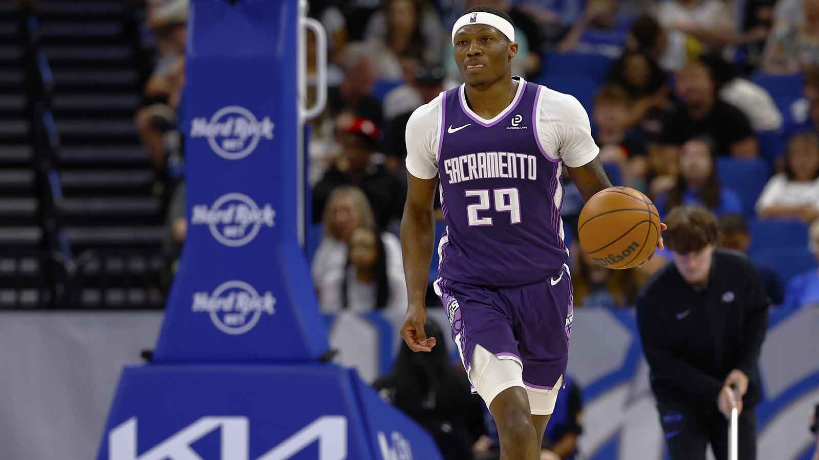 Kings’ Daeqwon Plowden gets revenge on Hawks with emphatic slam dunk