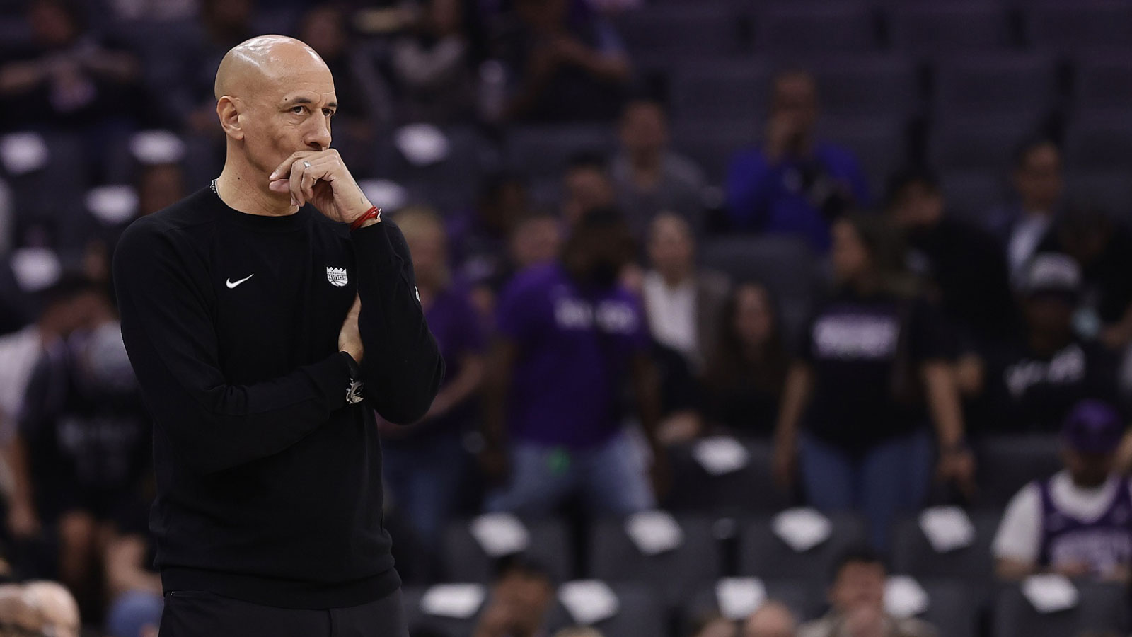 Kings’ Doug Christie seen ripping smelling salts during 28-point loss to Spurs