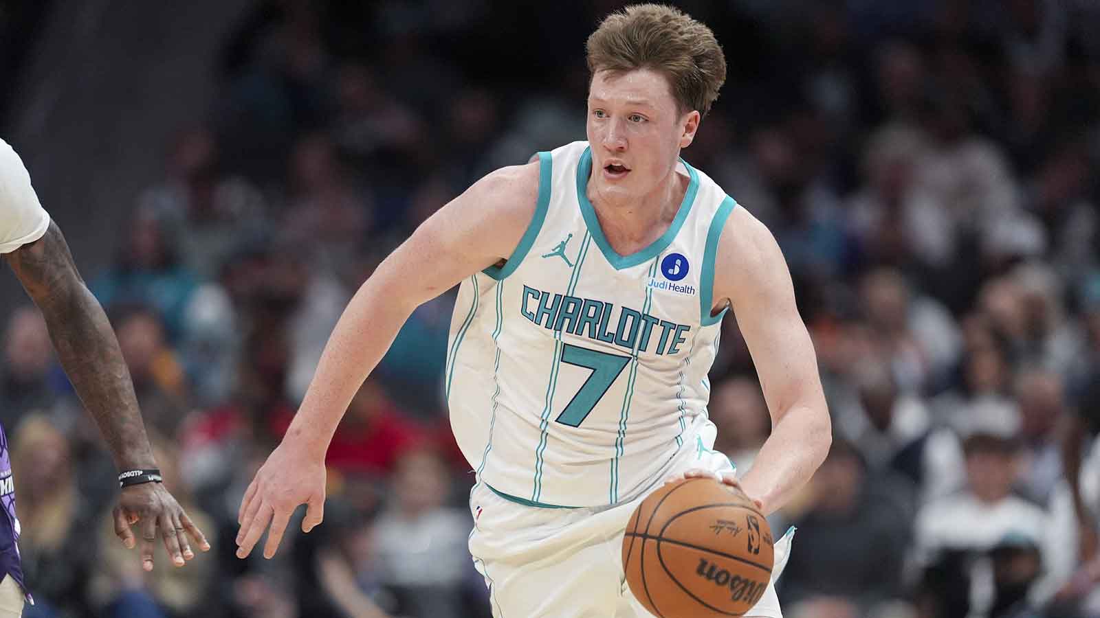 Charlotte Hornets guard/forward Kon Knueppel (7) drives to the basket against the Sacramento Kings during the second half at Spectrum Center.