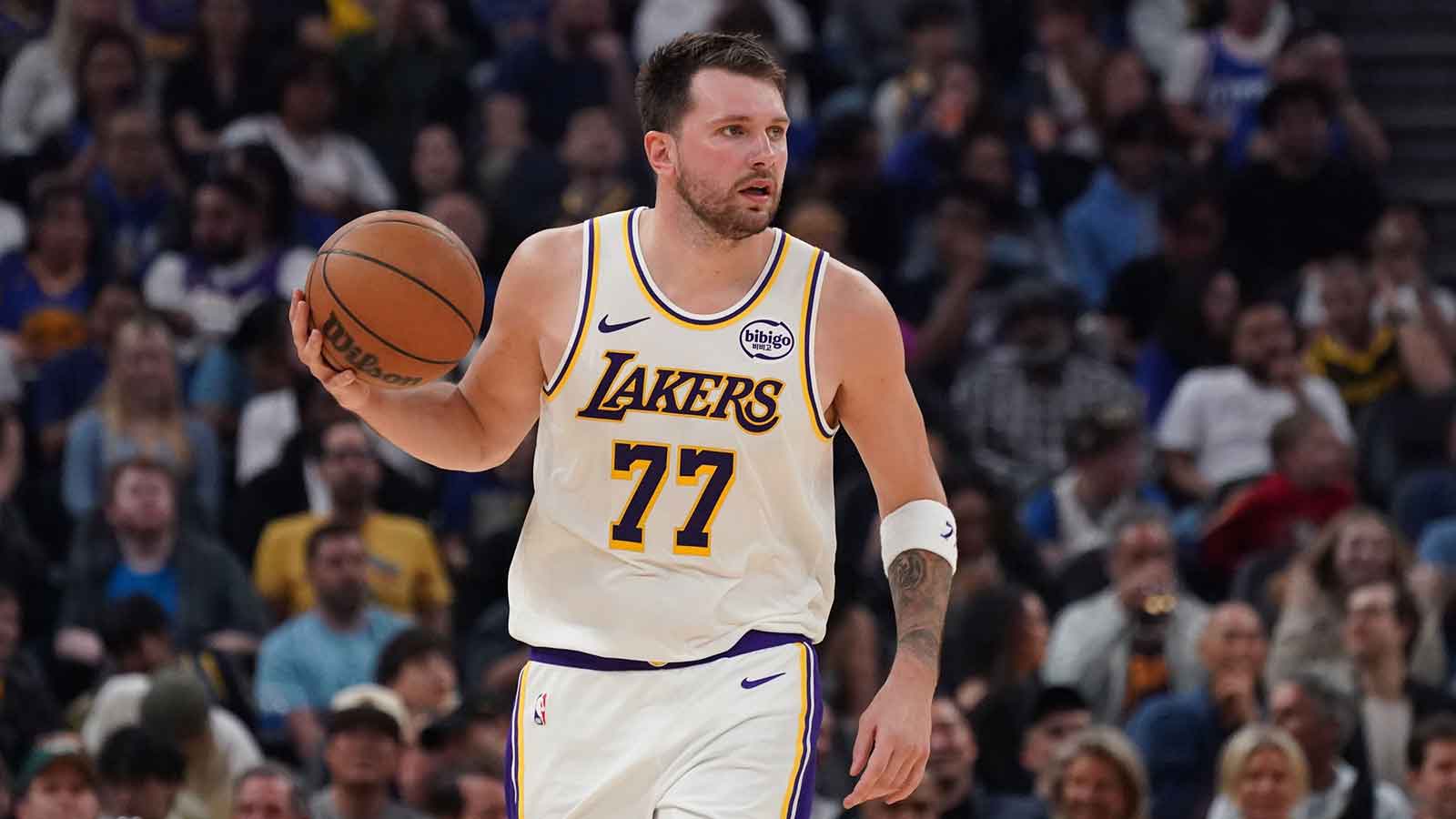 Los Angeles Lakers forward/guard Luka Doncic (77) dribbles upcourt against the Golden State Warriors in the second period at Chase Center.
