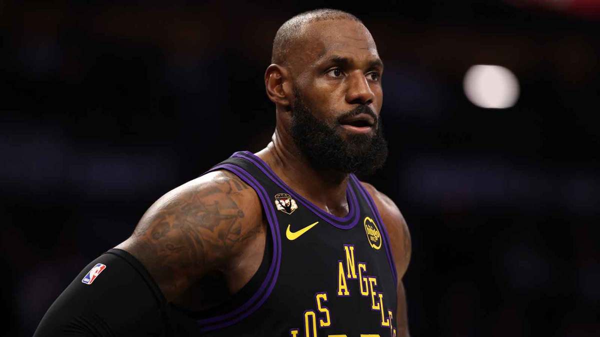 Lakers forward LeBron James (23) wears a patch