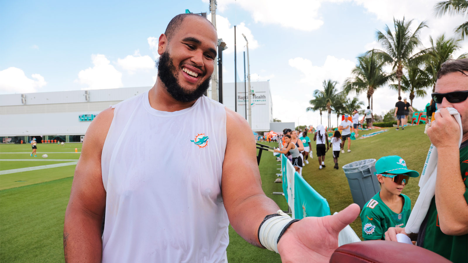 Lions keep building offensive line with ex-Dolphins veteran