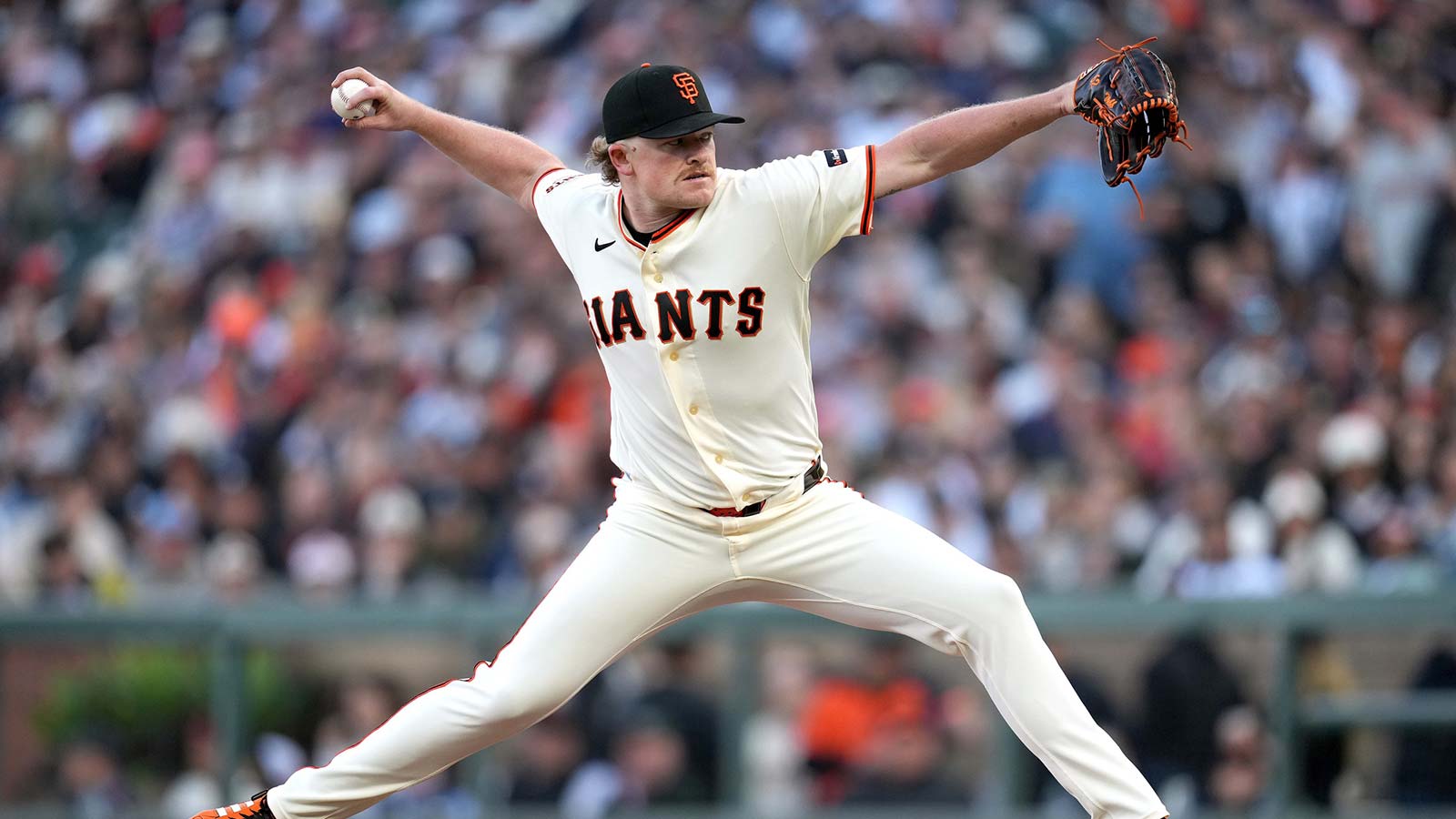 San Francisco Giants pitcher Logan Webb (62) pitches against the New York Yankees in the second inning at Oracle Park. 