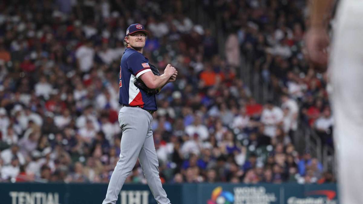 United States starting pitcher Logan Webb (62) walks off the mound after a walk during the fifth inning against Canada during a quarterfinal game of the 2026 World Baseball Classic at Daikin Park.
