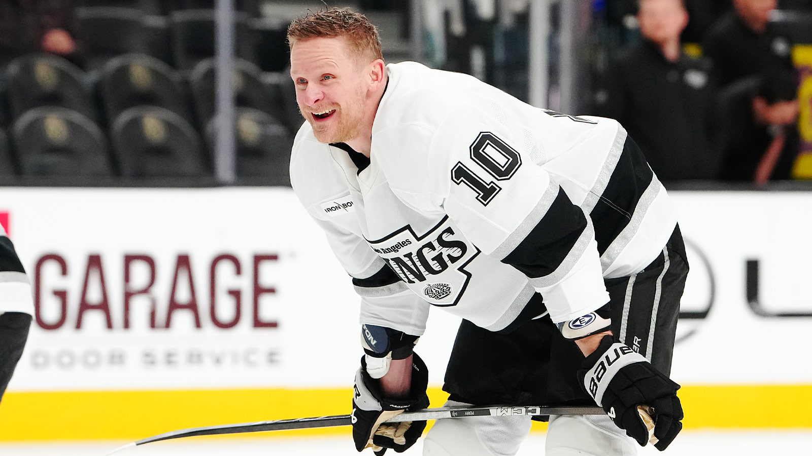 Corey Perry returns to Lightning in trade with Kings