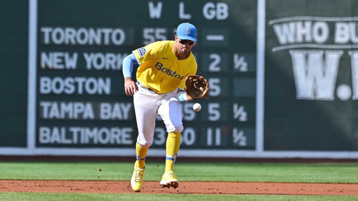 Boston Red Sox third baseman Marcelo Mayer (39) makes a catch against the Tampa Bay Rays during the first inning at Fenway Park